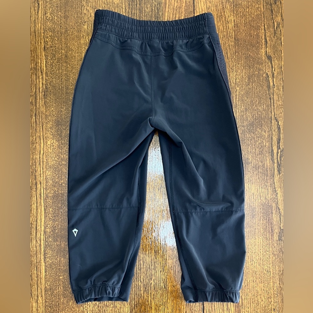 Ivivva Lululemon Black Joggers size 12G